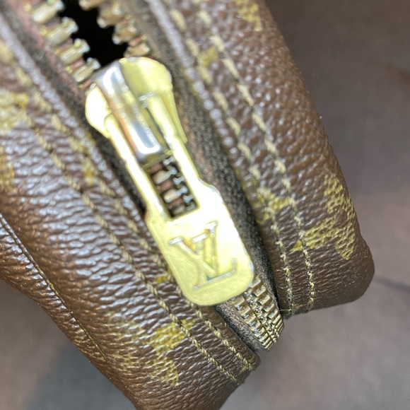Louis Vuitton Vintage Monogram Trousse Toilette 23 - Picture 13 of 15
